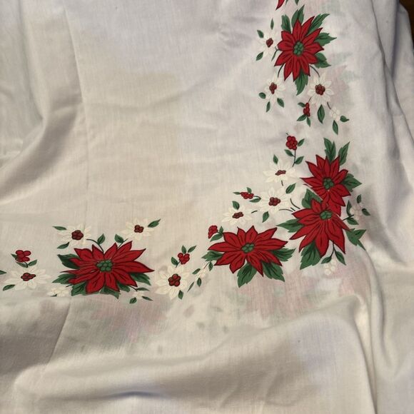 EUC Christmas Poinsette Cloth Tablecloth Size 100” By 60” - Picture 2 of 5